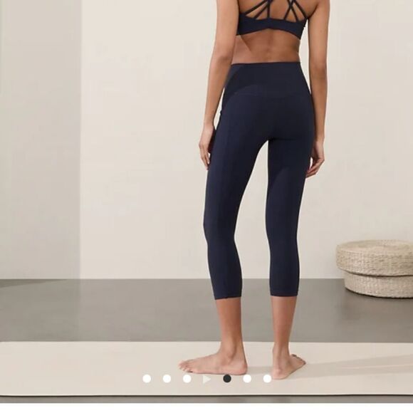 Athleta Salutation Stash Pocket II Capri navy blue  leggings size XXS NWT - Picture 3 of 5